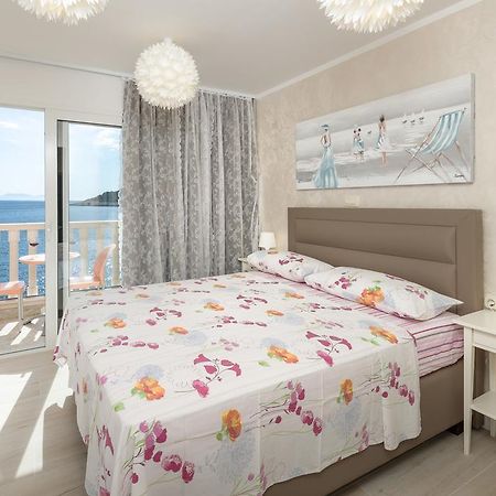 Superb Beachfront Luxury Seaview With Private Beach Milna  Exterior photo