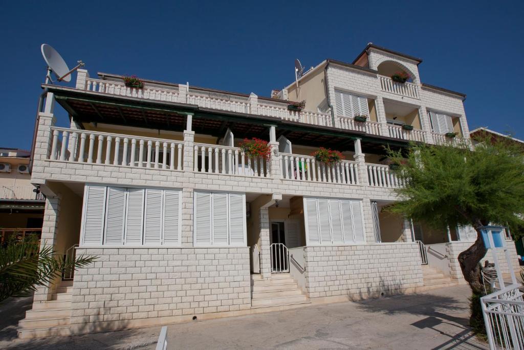 Superb Beachfront Luxury Seaview With Private Beach Milna  Exterior photo