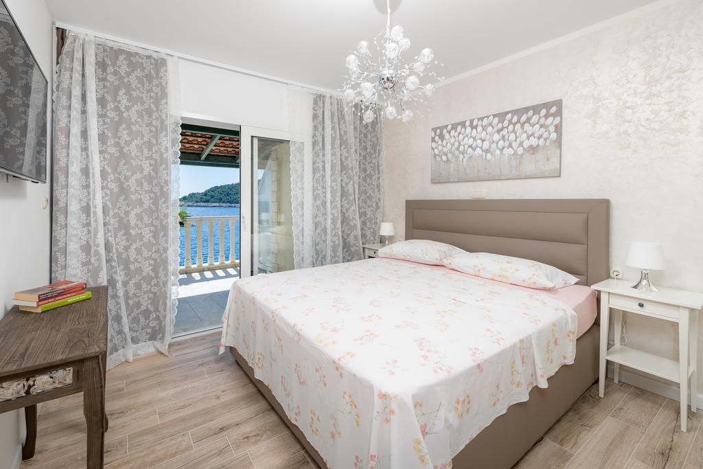 Superb Beachfront Luxury Seaview With Private Beach Milna  Exterior photo