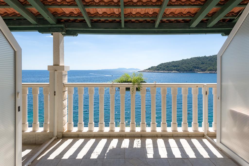 Superb Beachfront Luxury Seaview With Private Beach Milna  Exterior photo