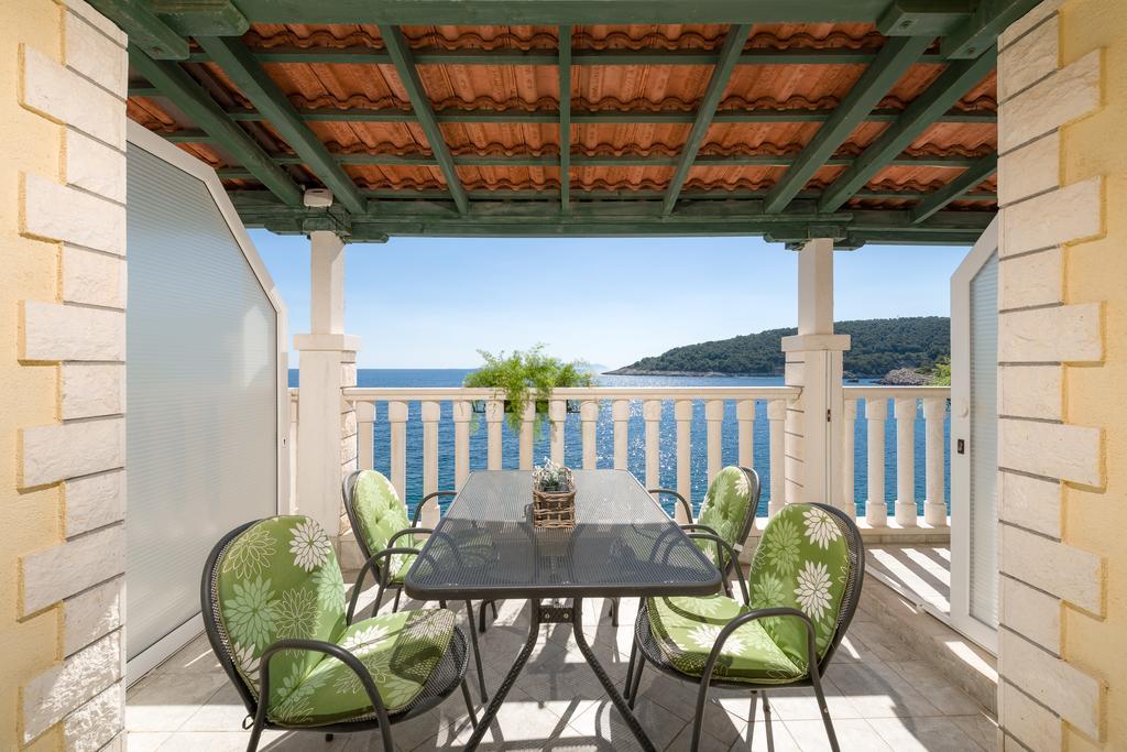 Superb Beachfront Luxury Seaview With Private Beach Milna  Exterior photo