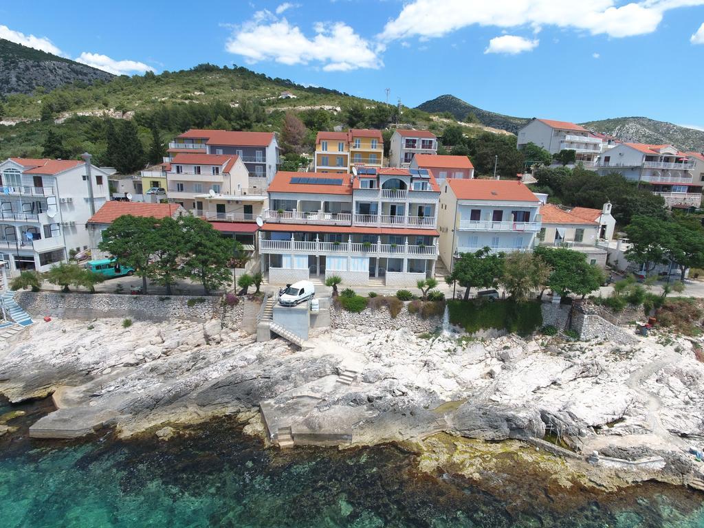 Superb Beachfront Luxury Seaview With Private Beach Milna  Exterior photo