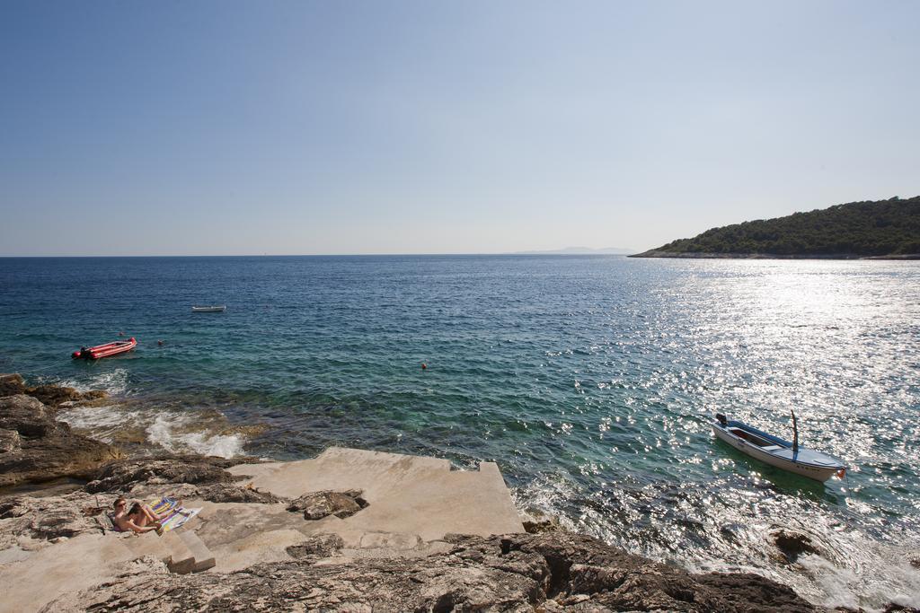 Superb Beachfront Luxury Seaview With Private Beach Milna  Exterior photo