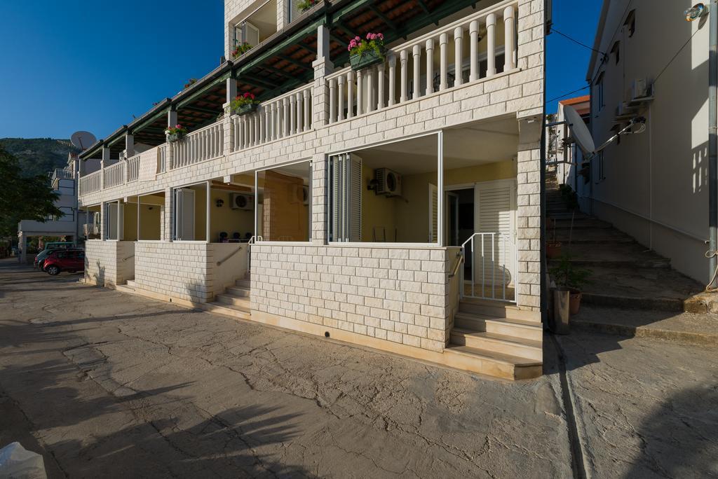 Superb Beachfront Luxury Seaview With Private Beach Milna  Exterior photo
