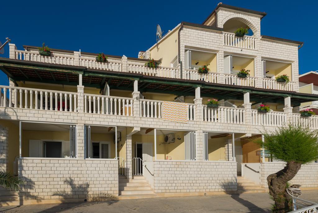 Superb Beachfront Luxury Seaview With Private Beach Milna  Exterior photo