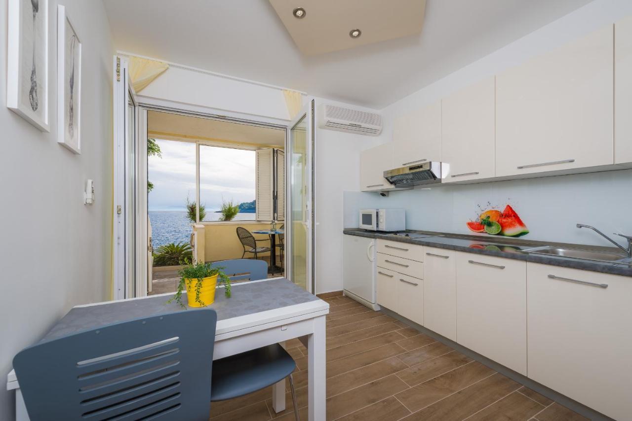 Superb Beachfront Luxury Seaview With Private Beach Milna  Exterior photo