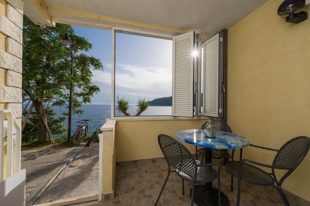 Superb Beachfront Luxury Seaview With Private Beach Milna  Exterior photo